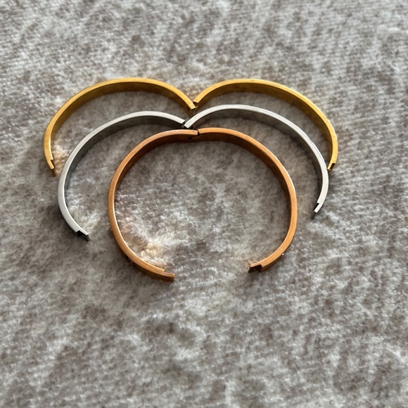 Bracelets - Picture 10 of 12